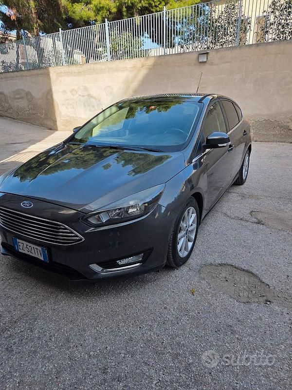Usata Ford Focus 100 CV (73 kW) 2015 Grigio Berlina
