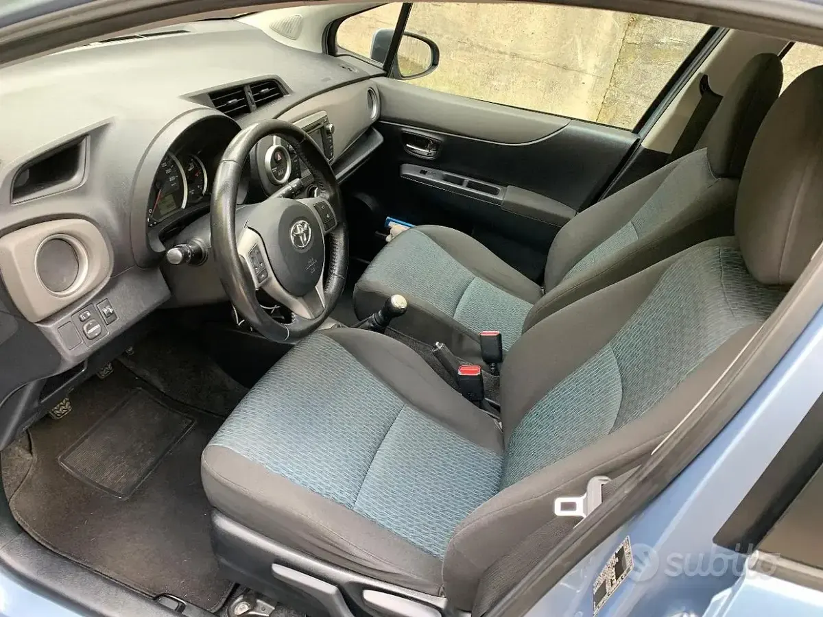 Usata Toyota Yaris Lounge 69 CV (50 kW) 2012 Utilitaria