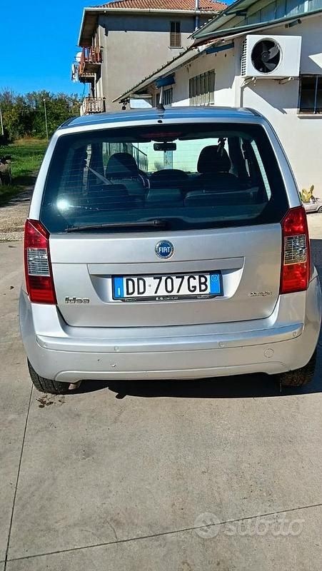 Grigio Usata 2006 Fiat Idea Monovolume | 6000 € - Immagine 1/4
