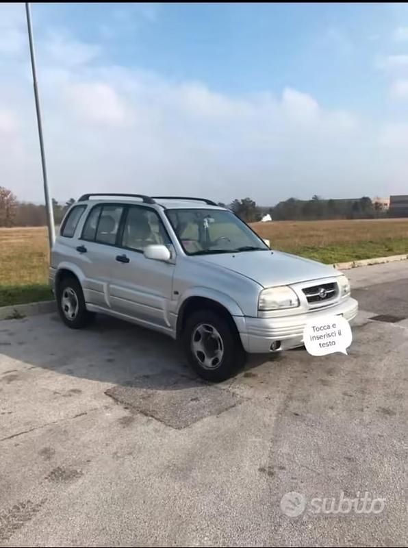 Usata Suzuki Grand Vitara 128 CV (94 kW) 1998 Grigio SUV