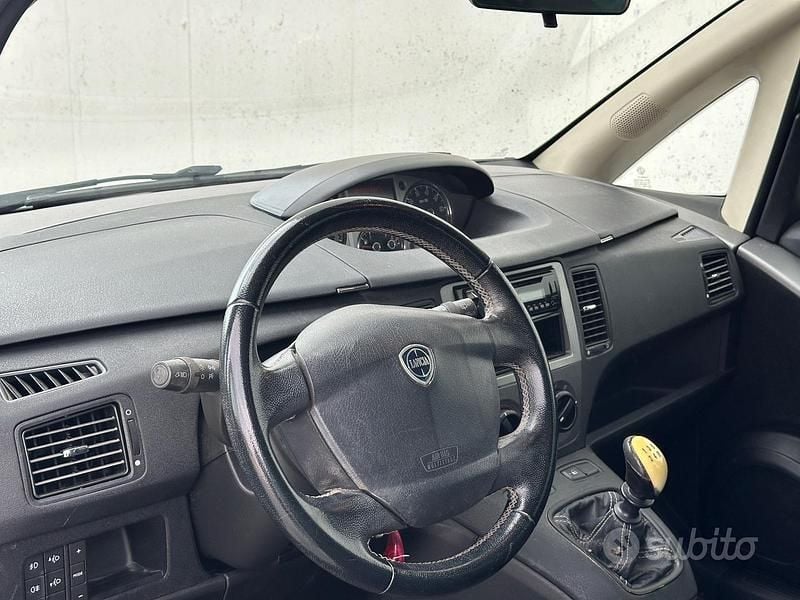 Usata Lancia Musa 77 CV (56 kW) 2010 Bianco Monovolume