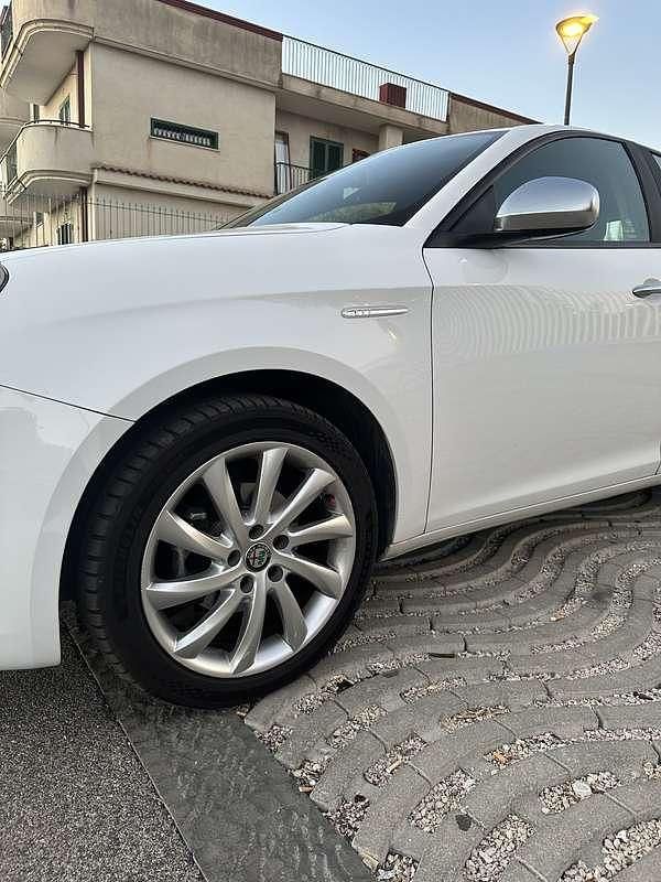 Usata Alfa Romeo Giulietta Super 120 CV (88 kW) 2019 Utilitaria
