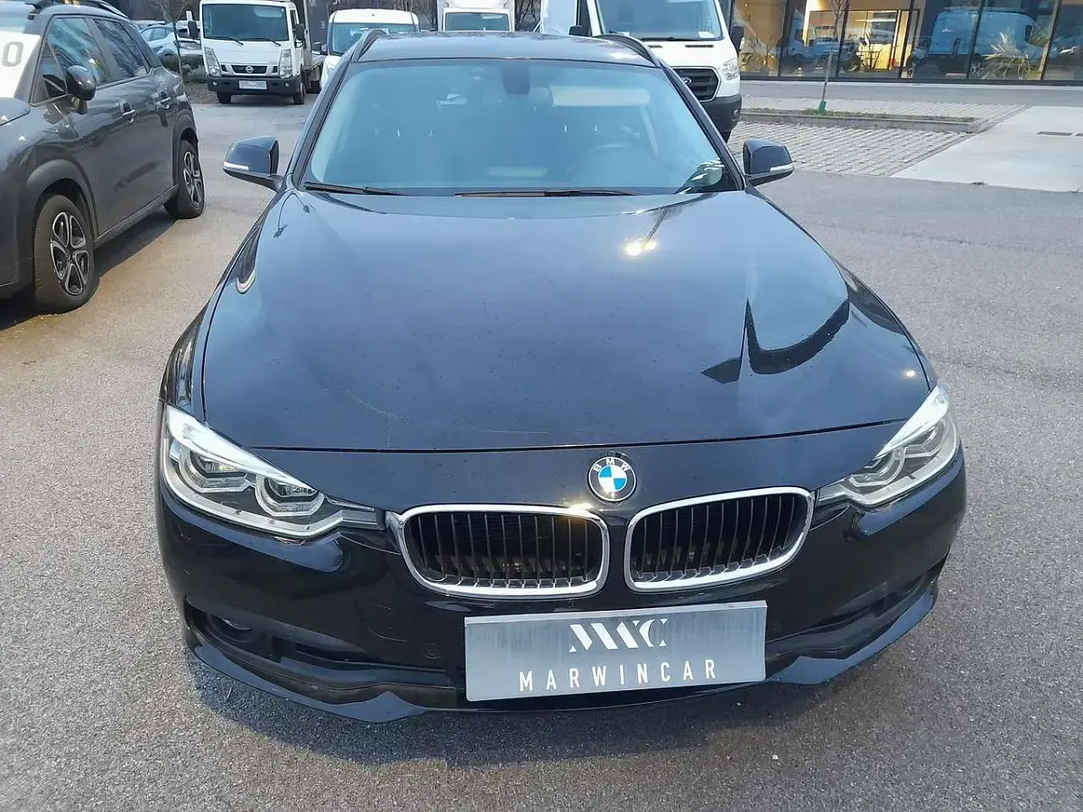 Begagnad BMW 318 Advantage 150 HK (110 kW) 2019 Svart Kombi