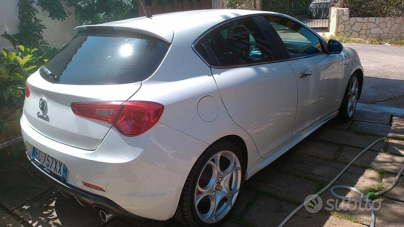 Usata Alfa Romeo Giulietta Quadrifoglio Verde 240 CV (176 kW) 2010 Utilitaria