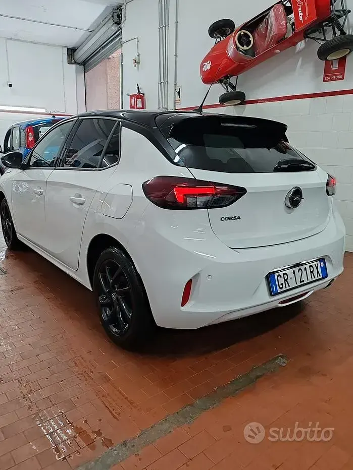 Usata Opel Corsa Design & Tech 75 CV (55 kW) 2023 Bianco Utilitaria