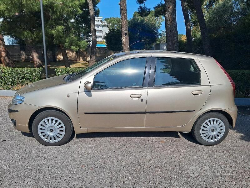 Usata Fiat Punto 69 CV (50 kW) 2007 Grigio Utilitaria