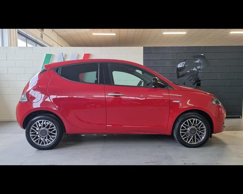 Usata Lancia Ypsilon Gold 69 CV (50 kW) 2022 Rosso Utilitaria