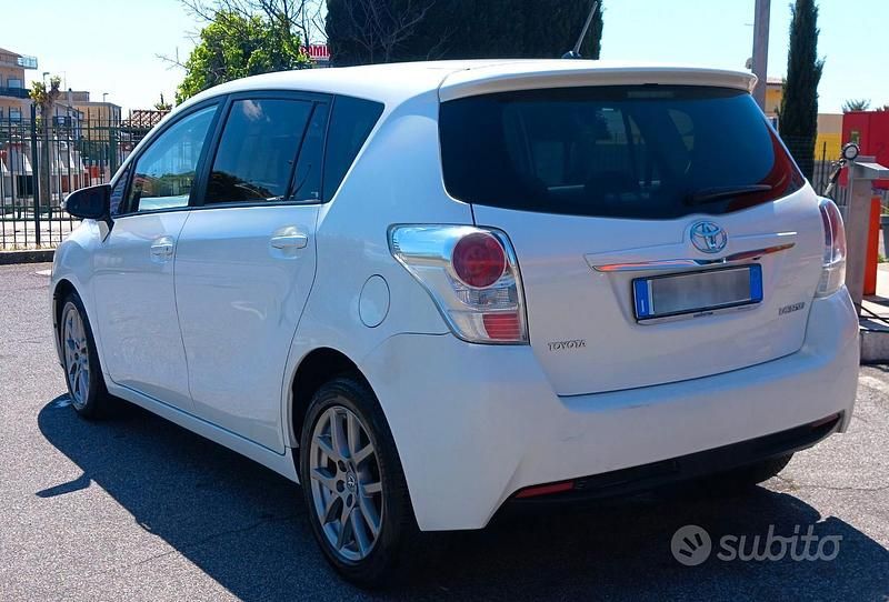 Usata Toyota Verso Active 124 CV (91 kW) 2013 Bianco Monovolume