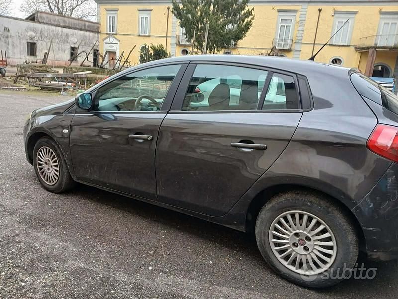 Usata Fiat Bravo 105 CV (77 kW) 2008 Marrone Utilitaria