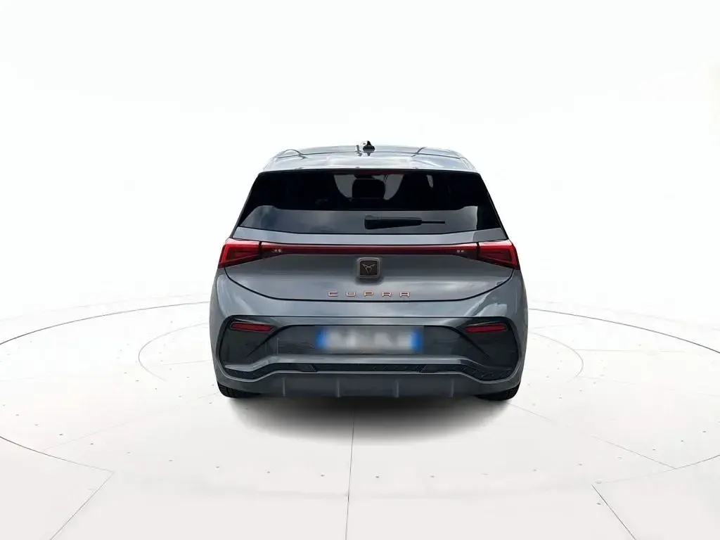 Usata Cupra Born e-Boost 69 kW (95 CV) 2022 Grigio / pastello Utilitaria