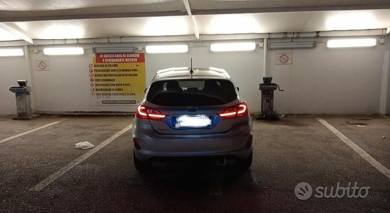 Usata Ford Fiesta Titanium 86 CV (63 kW) 2017 Grigio Berlina