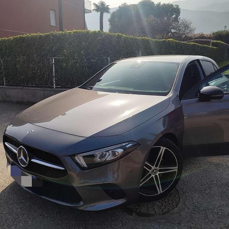 Usata Mercedes A180 Edition 116 CV (85 kW) 2022 Grigio Berlina