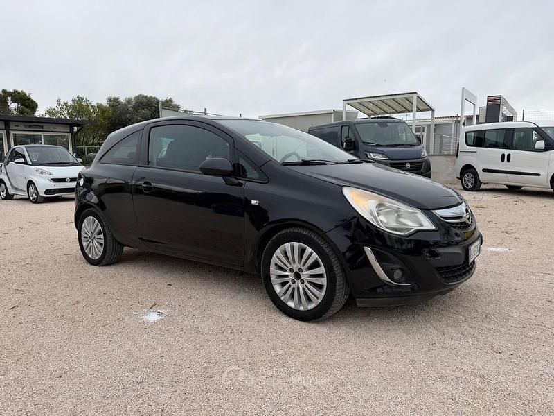 Usata Opel Corsa 75 CV (55 kW) 2011 Utilitaria