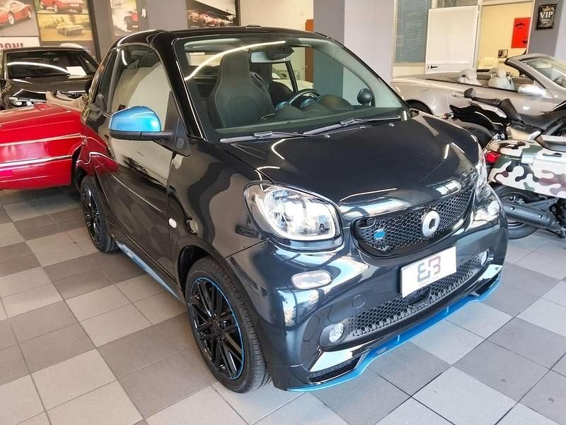 Usata Smart ForTwo Electric Drive Brabus 41 kW (56 CV) 2019 Nero Cabrio