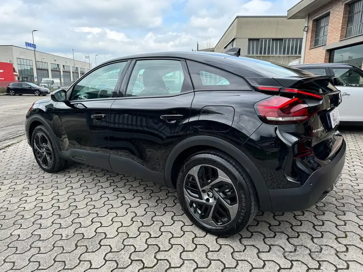 Gebraucht Citroën C4 PureTech 131 PS (96 kW) 2024 Schwarz SUV
