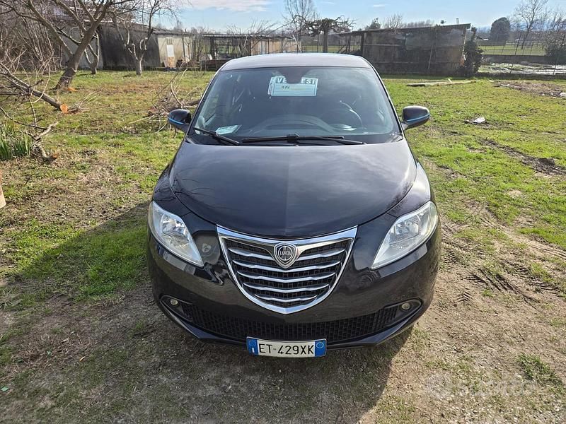 Usata Lancia Ypsilon 69 CV (50 kW) 2014 Nero Utilitaria