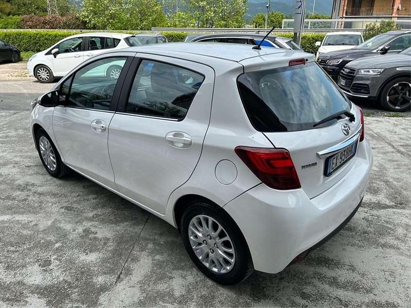 Usata Toyota Yaris Active 69 CV (50 kW) 2014 Grigio Berlina