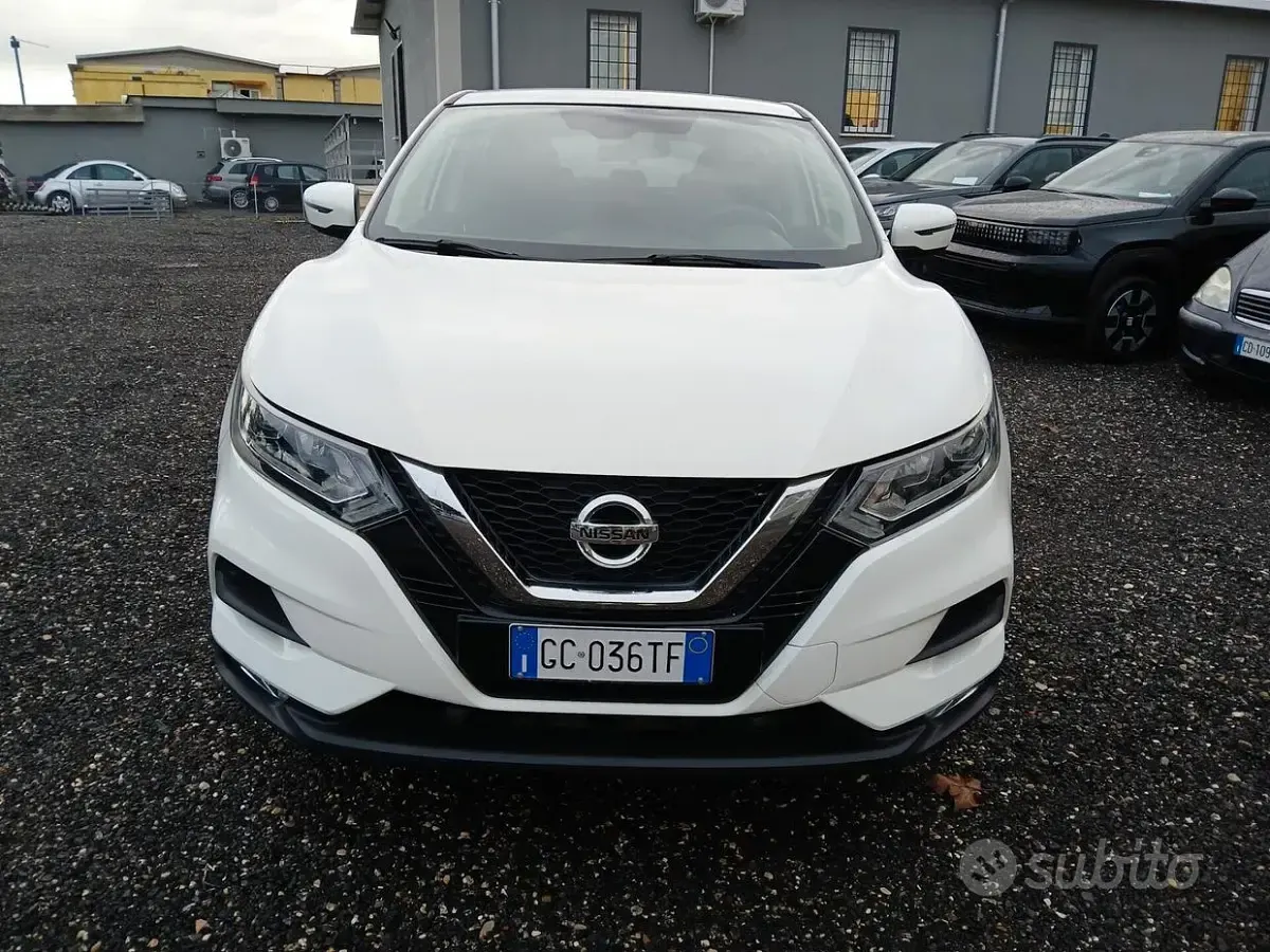 Usata Nissan Qashqai N-Connecta 140 CV (102 kW) 2019 Bianco SUV
