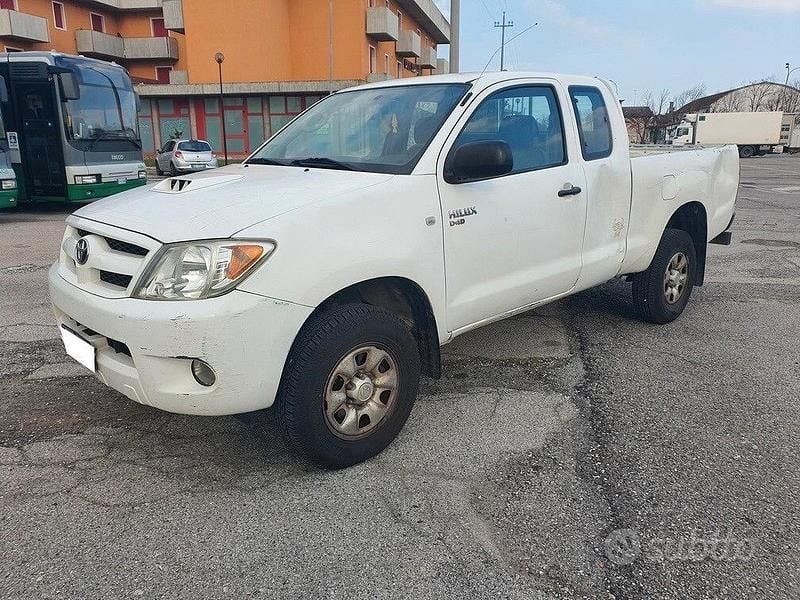Usata Toyota HiLux 120 CV (88 kW) 2008 Bianco Pick-up