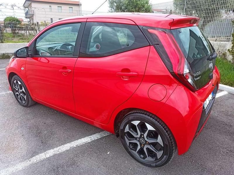 Usata Toyota Aygo X-clusiv 72 CV (52 kW) 2019 Rosso Utilitaria