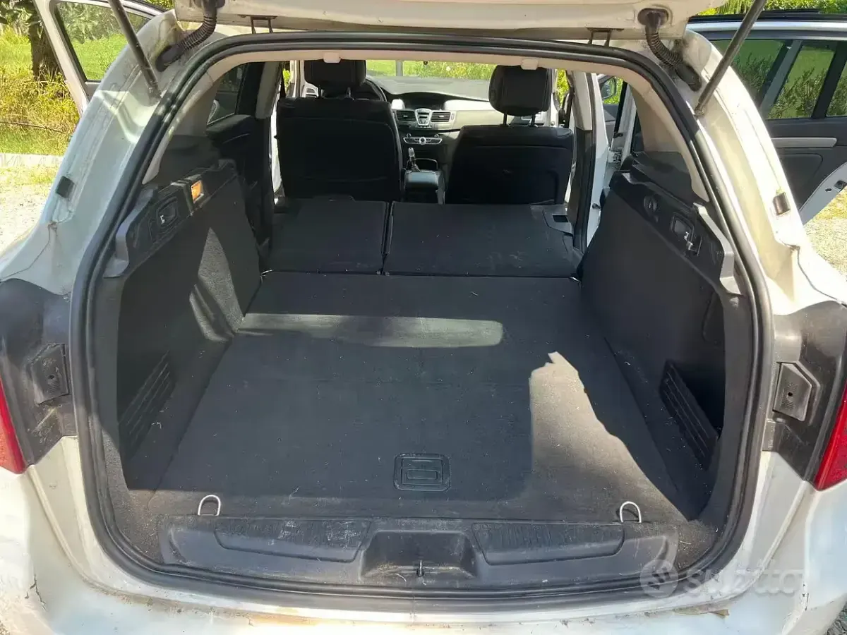 Usata Renault Laguna III 140 CV (102 kW) 2011 Bianco Station wagon