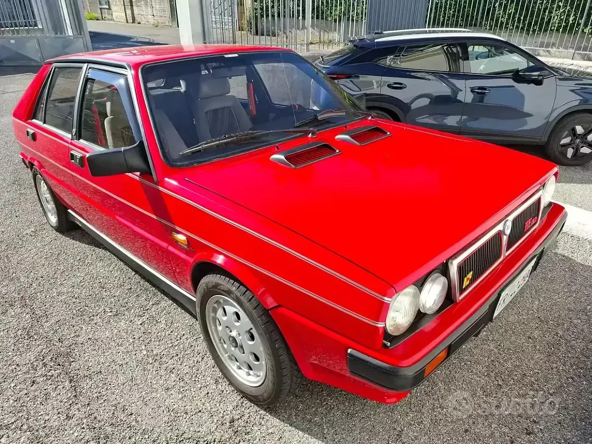 Usata Lancia Delta 166 CV (122 kW) 1990 Rosso Utilitaria