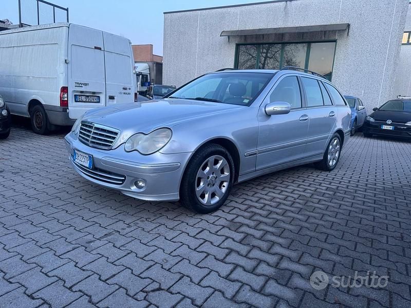 Usata Mercedes C220 Avantgarde 122 CV (89 kW) 2006 Grigio Station wagon