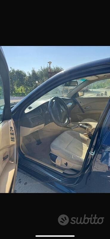 Usata 2005 BMW 530 Station wagon | 4900 € (Buon prezzo) - Immagine 1/4
