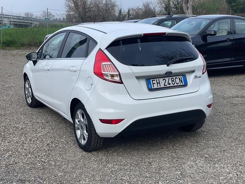 Usata Ford Fiesta Titanium 75 CV (55 kW) 2017 Bianco Berlina