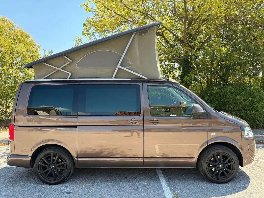 Usata VW California Comfortline 140 CV (102 kW) 2012 Marrone Furgone