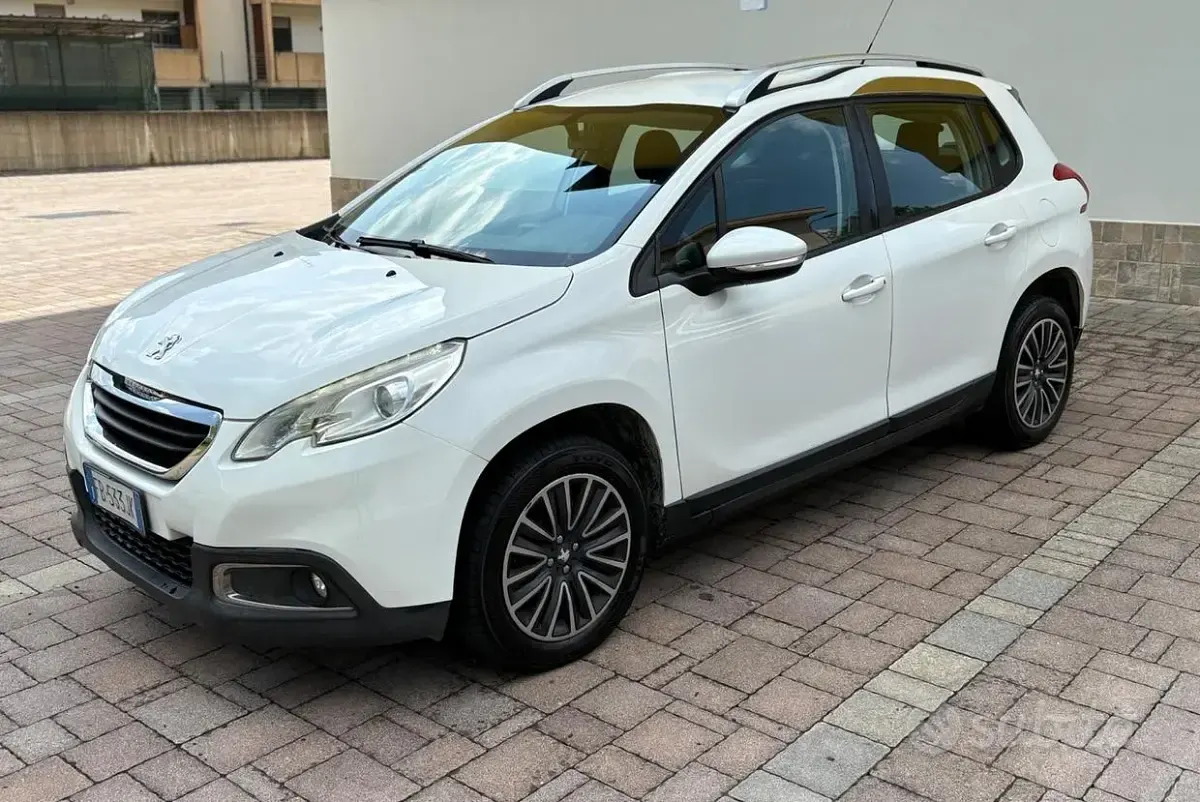 Usata Peugeot 2008 Access 75 CV (55 kW) 2016 Bianco SUV