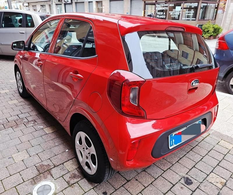 Usado Kia Picanto Active 67 CV (49 kW) 2018 Rojo Utilitario