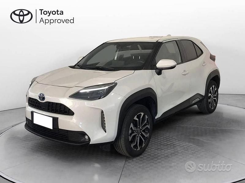 Usata Toyota Yaris Cross Trend 116 CV (85 kW) 2022 Pearl white SUV