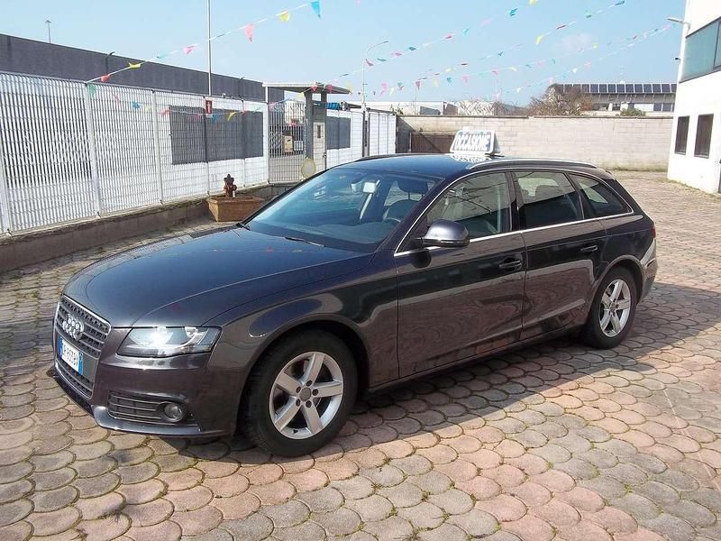 Begagnad Audi A4 Ambiente 160 HK (117 kW) 2008 Svart Kombi