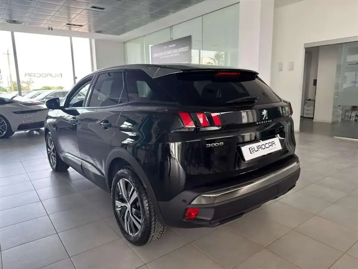 Usata Peugeot 3008 131 CV (96 kW) 2022 Nero / black SUV