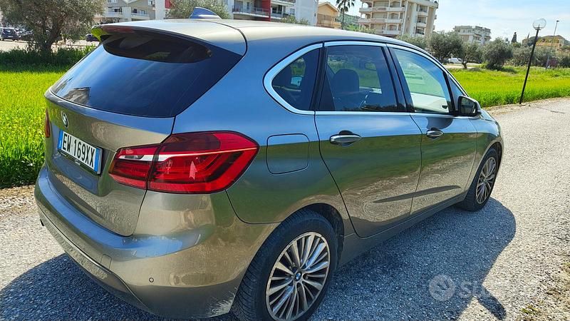 Usata BMW 218 Luxury Line 150 CV (110 kW) 2014 Grigio Station wagon