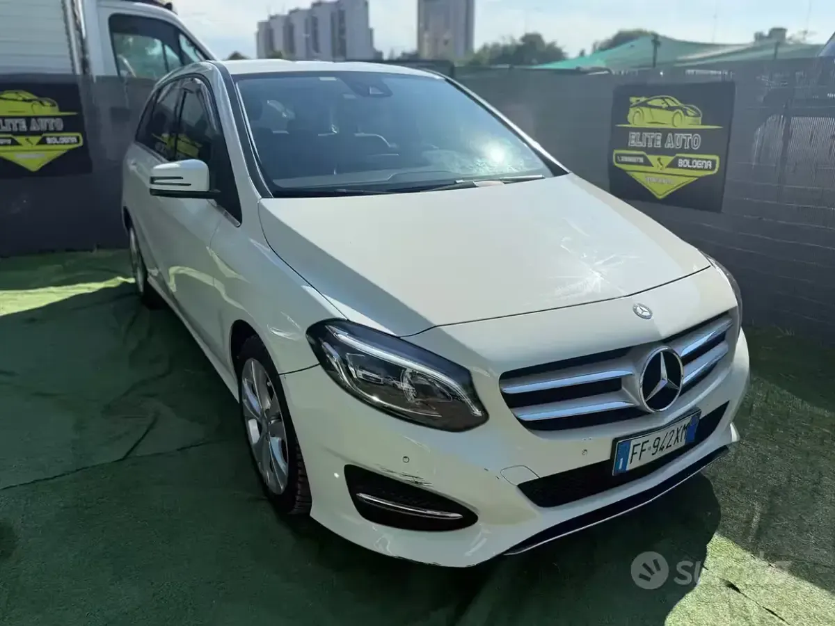 Usata Mercedes B180 Premium 109 CV (80 kW) 2016 Bianco Utilitaria