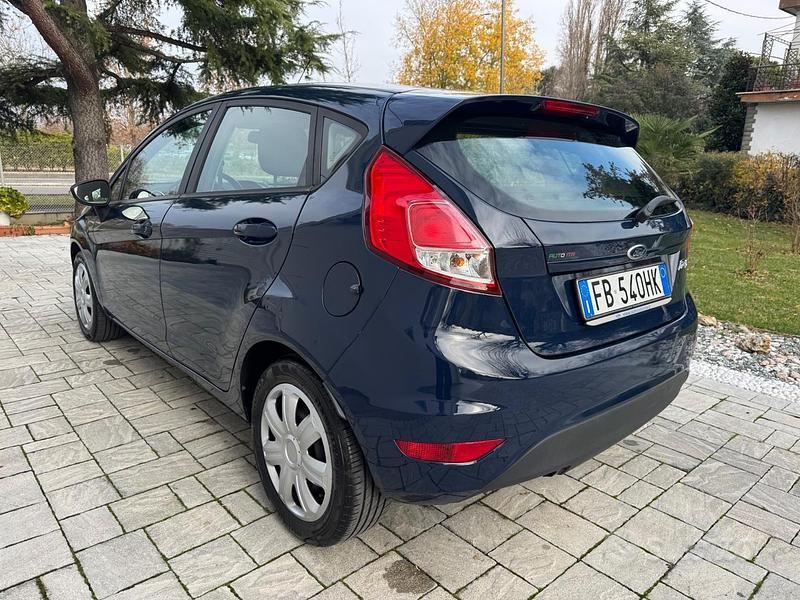 Usata Ford Fiesta 75 CV (55 kW) 2015 Blu Berlina