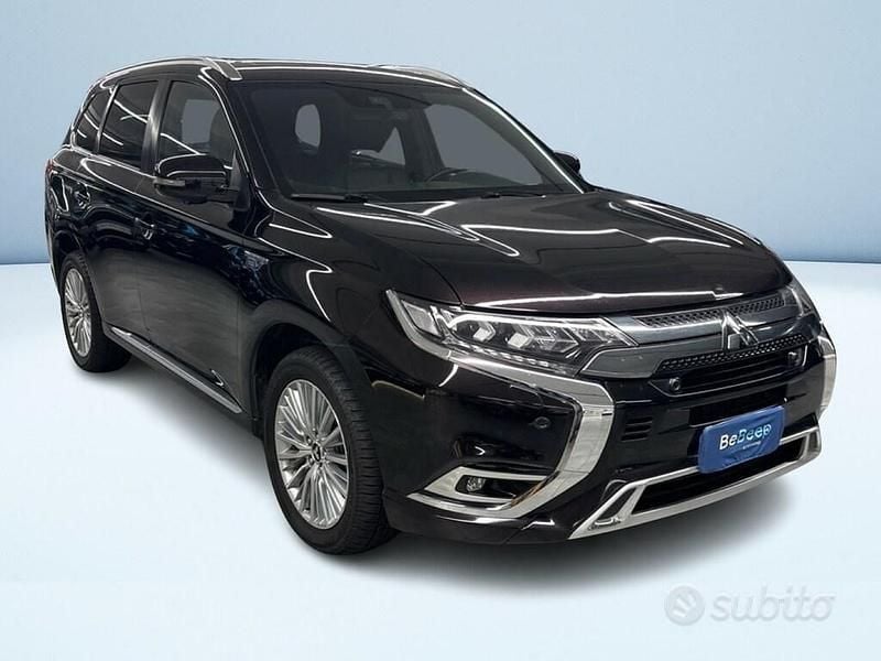 Usata Mitsubishi Outlander P-HEV 224 CV (164 kW) 2019 Nero SUV
