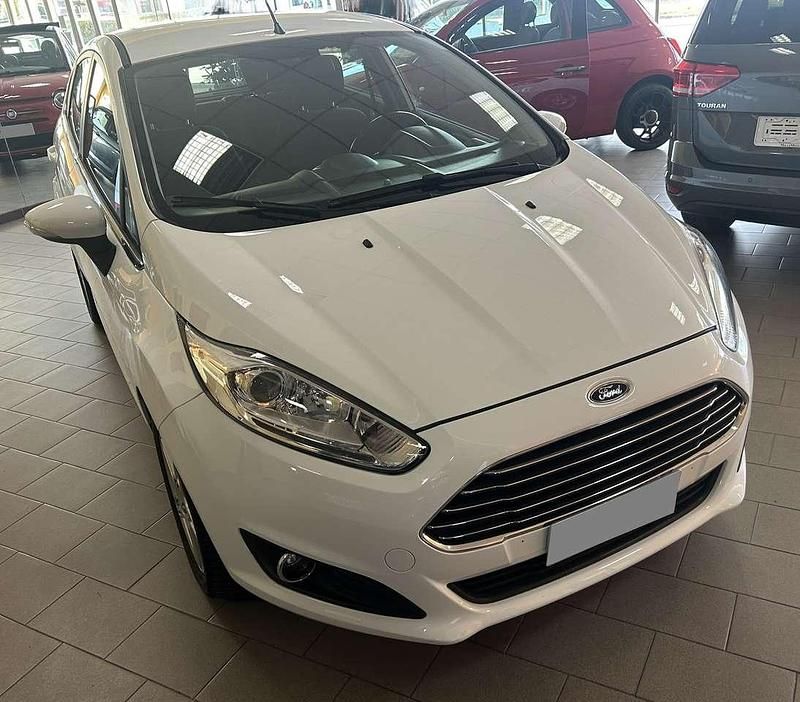 Usata Ford Fiesta Titanium 82 CV (60 kW) 2013 Bianco Berlina