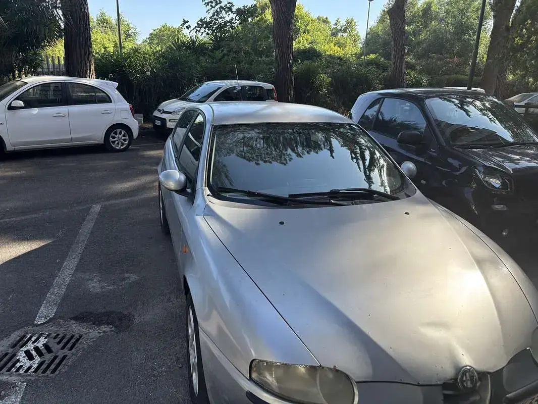 Usata Alfa Romeo 147 Distinctive 116 CV (85 kW) 2002 Grigio Utilitaria