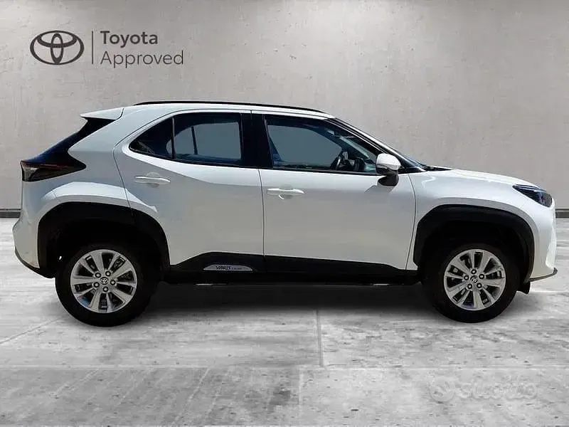 Usata Toyota Yaris Cross Active 116 CV (85 kW) 2024 Bianco SUV
