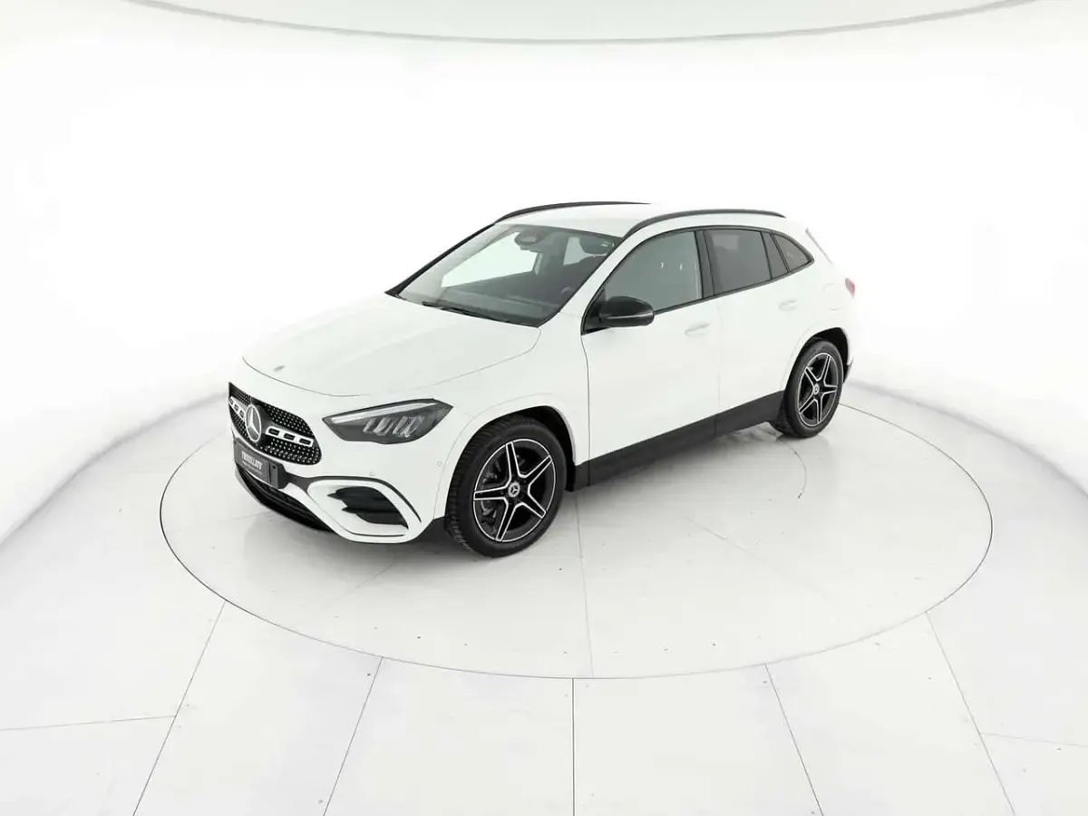 Usata Mercedes GLA180 AMG Line Premium 116 CV (85 kW) 2023 Bianco SUV