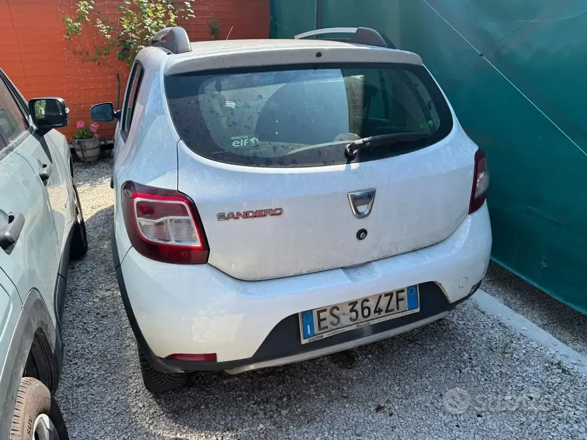 Usata Dacia Sandero Prestige 90 CV (66 kW) 2013 Bianco Berlina
