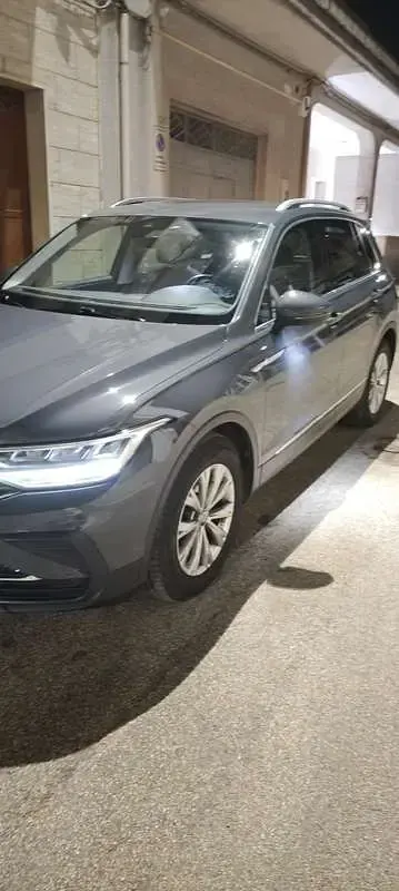 Usata VW Tiguan Life 122 CV (89 kW) 2021 Grigio SUV