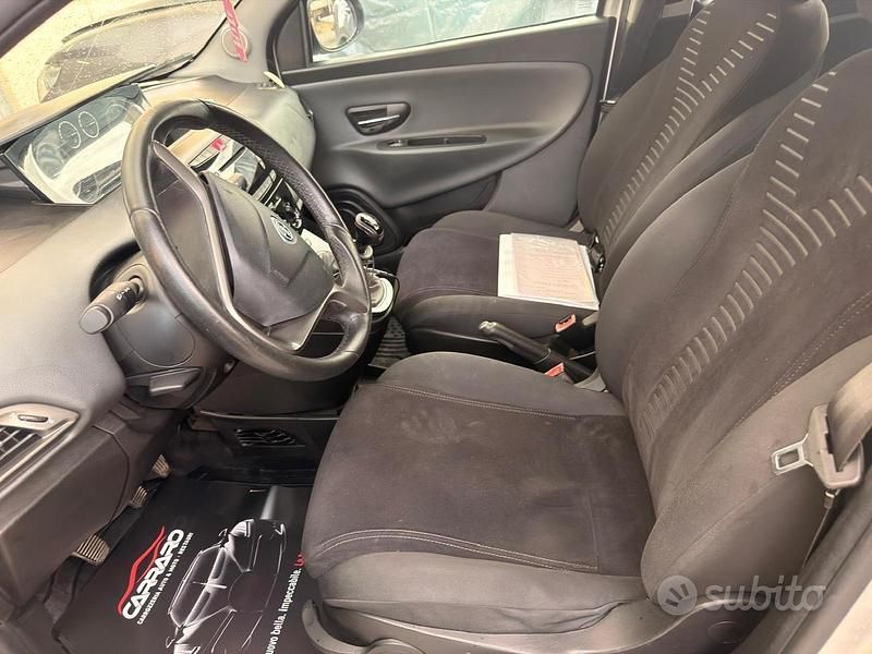 Usata Lancia Ypsilon 69 CV (50 kW) 2011 Grigio Utilitaria