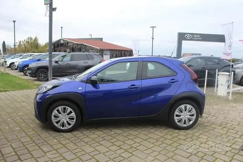 Usata Toyota Aygo X Active 72 CV (52 kW) 2025 Bluazzurro SUV