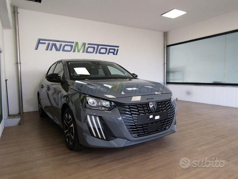 Usata Peugeot 208 Allure 101 CV (74 kW) 2025 Grigio Utilitaria