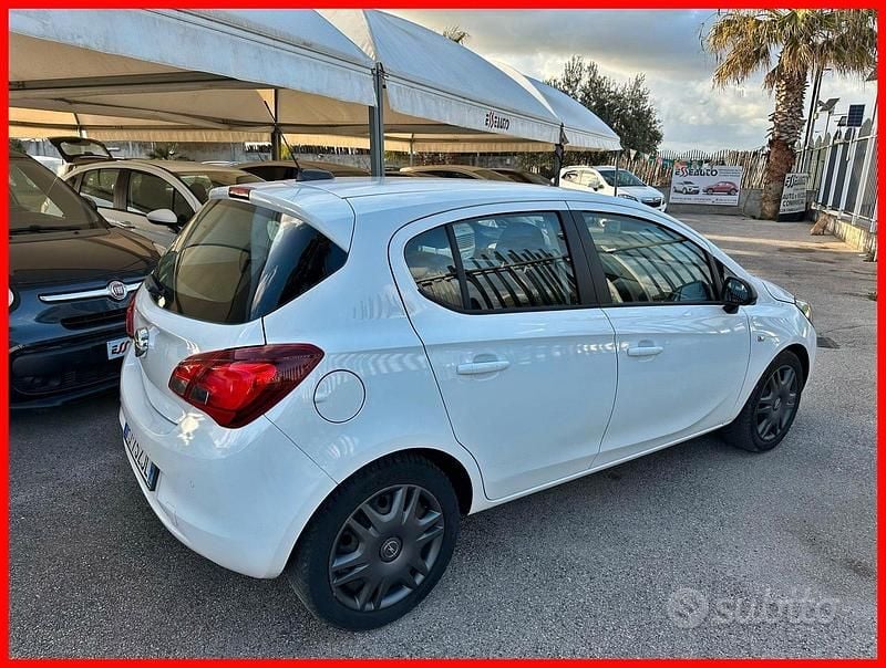 Usata Opel Corsa 90 CV (66 kW) 2017 Bianco Berlina