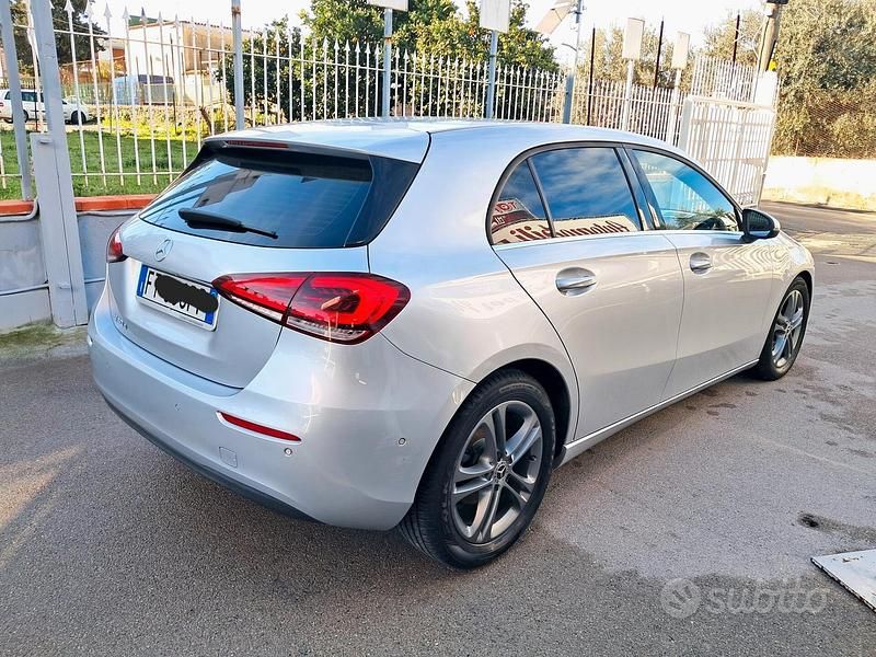 Usata Mercedes A180 Executive 116 CV (85 kW) 2019 Grigio Berlina